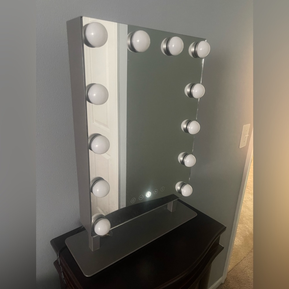 iHome- HOLLYWOOD PRO Vanity Mirror